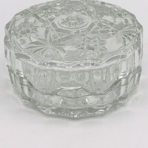Vintage Anchor Hocking precut clear round puff box with lid.